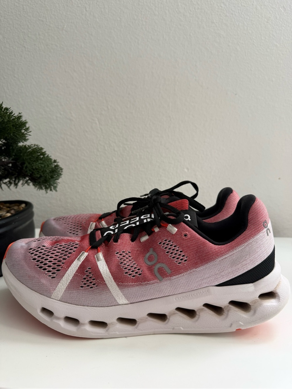On Running Cloudsurfer Men size 11 Running Shoes — Coral red / white /Black - Picture 6 of 10